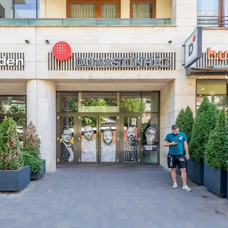 Historic Grace, Classical At Corvin *