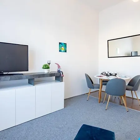 Historic Grace, Classical At Corvin Appartamento Budapest