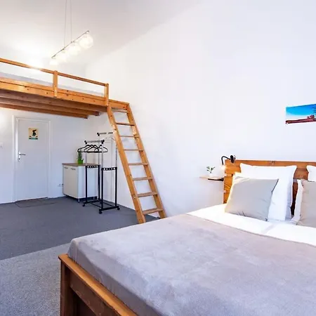 Historic Grace, Classical At Corvin *