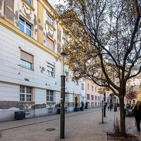 Historic Grace, Classical At Corvin * Budapest