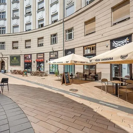 Historic Grace, Classical At Corvin