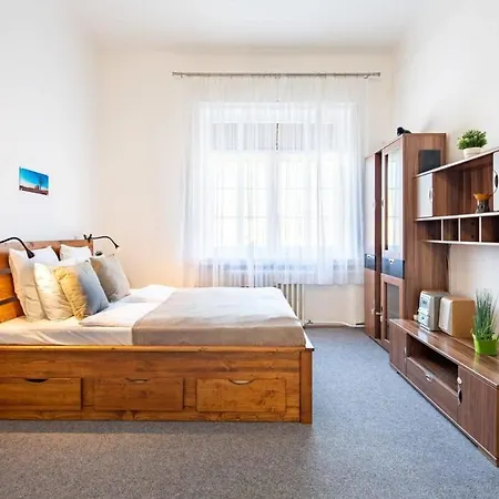 Historic Grace, Classical At Corvin *