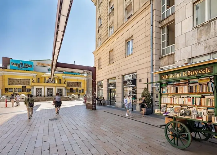 아파트 Historic Grace, Classical At Corvin 부다페스트