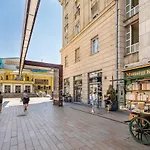 Apartamento Historic Grace, Classical At Corvin Budapeste