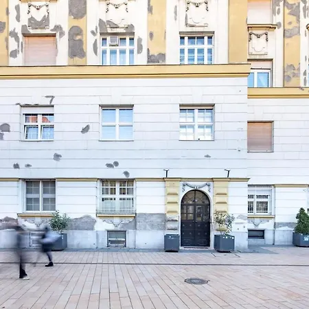 Historic Grace, Classical At Corvin * Budapešť