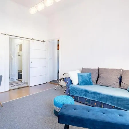 Historic Grace, Classical At Corvin Apartmán *