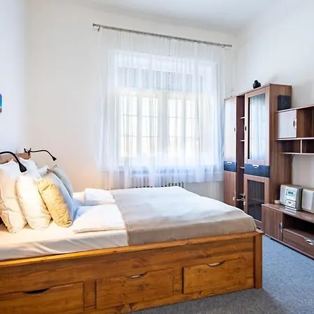 Historic Grace, Classical At Corvin Apartmán