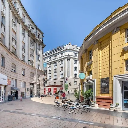 Historic Grace, Classical At Corvin * Budapešť